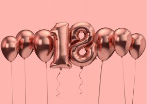 Hier sehen Sie eine Geburtstagskarte. Auf dieser Karte sind rosa Luftballons. Auch aus rosa Luftballons sehen Sie hier die Zahl 18.