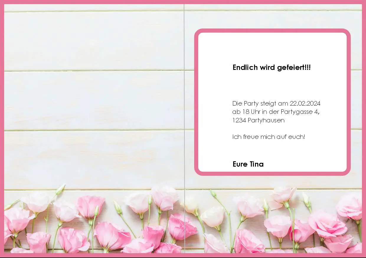 Hier sehen Sie die Rückseite der Blumenkarte. Abgebildet ist eine weiße Holzwand. Im unteren Teil der Karte sind rosa Blumen zu sehen. Rechts befindet sich ein weißes Textfeld mit rosa Umrandung.