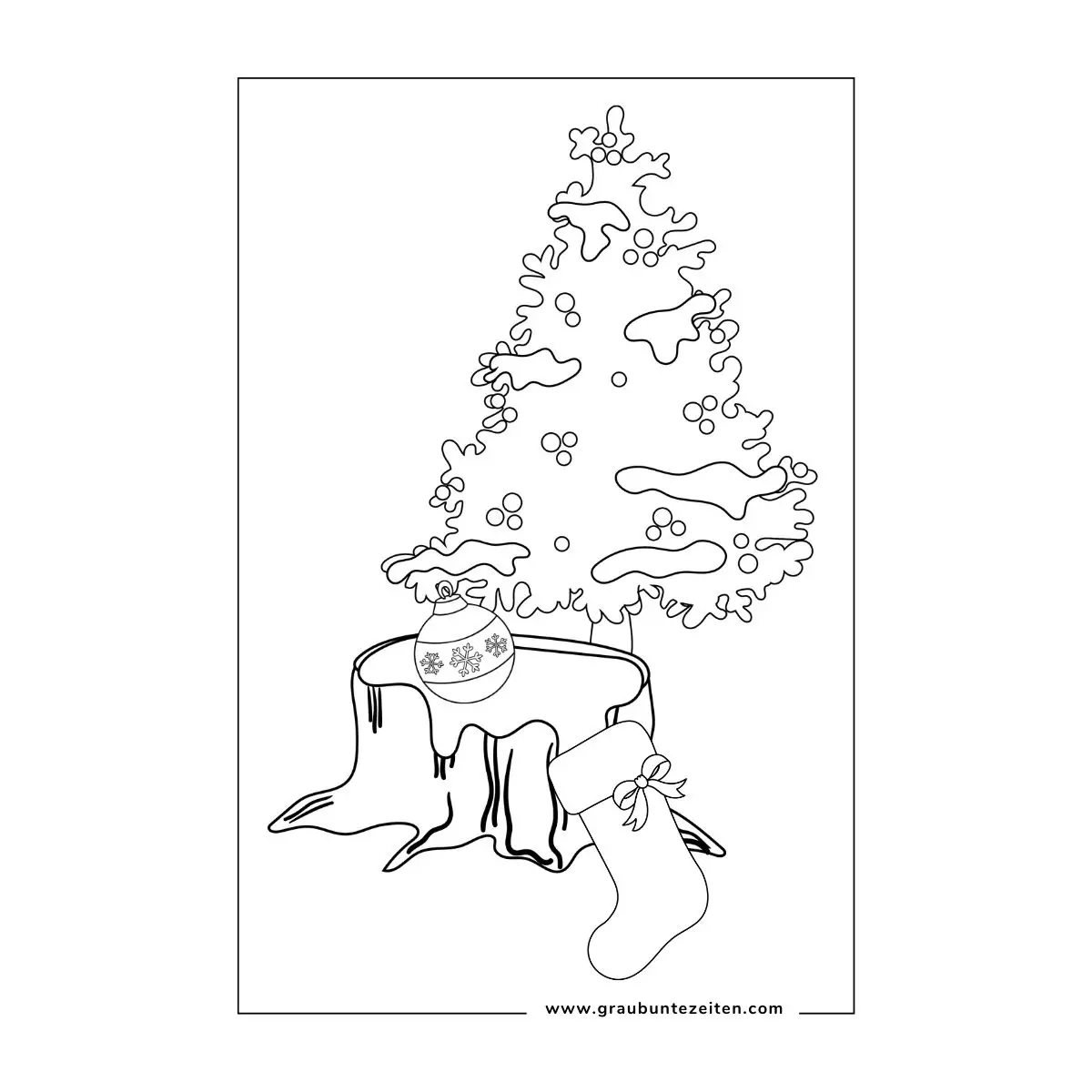 Ausmalbilder Weihnachten Erwachsene. Weihnachtsbaum im Wald. Ein Baumstumpf auf dem eine Weihnachtskugel liegt. Davor ist ein Weihnachtsstrumpf.